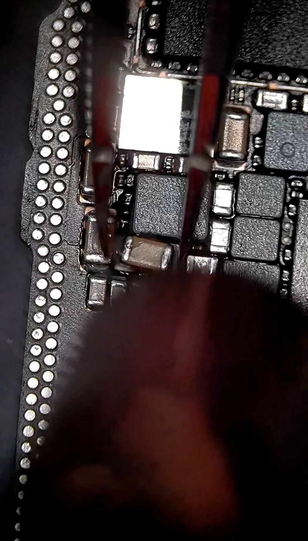 Fitting the replacement capacitor on the iPhone 15 Pro Max display power rail