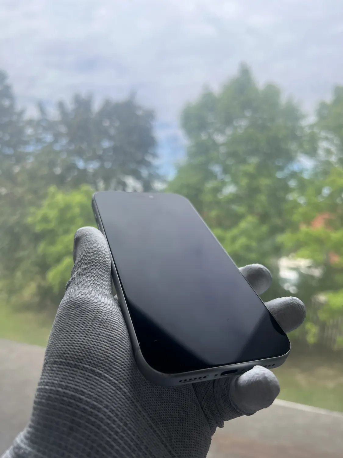 iPhone with new glass laminated over its original Apple display