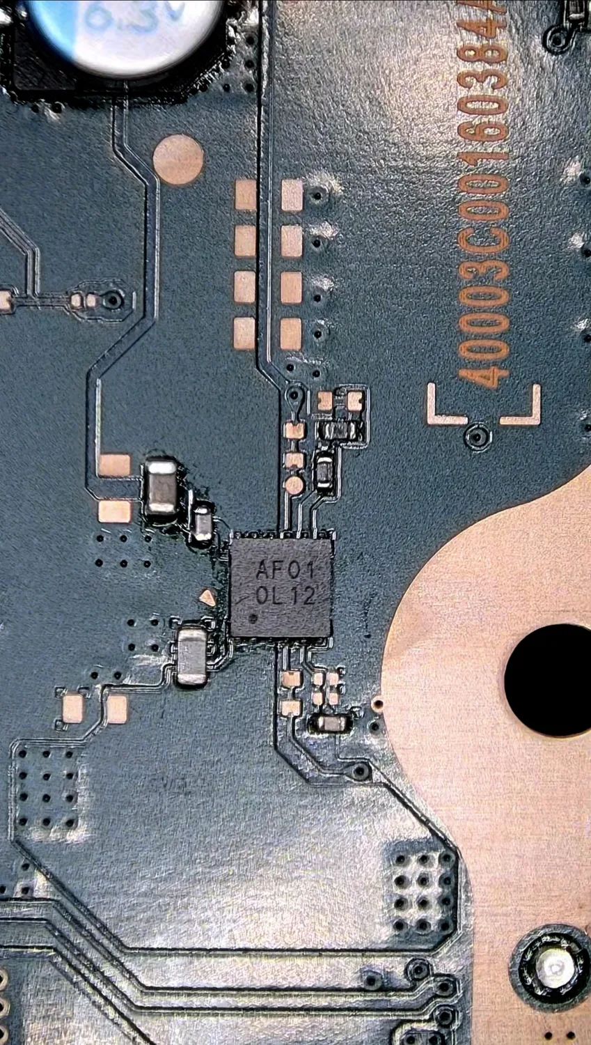 PS5 mainboard close-up during HDMI no-signal diagnosis